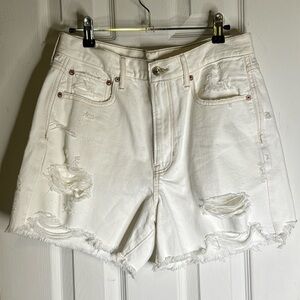 AEO 90s Boyfriend Short NWT  Cream Distressed Shorts Size 10